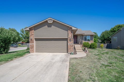 Homes For Sale - 3037 E Lanners Circle<br/> Wichita, KS 67219