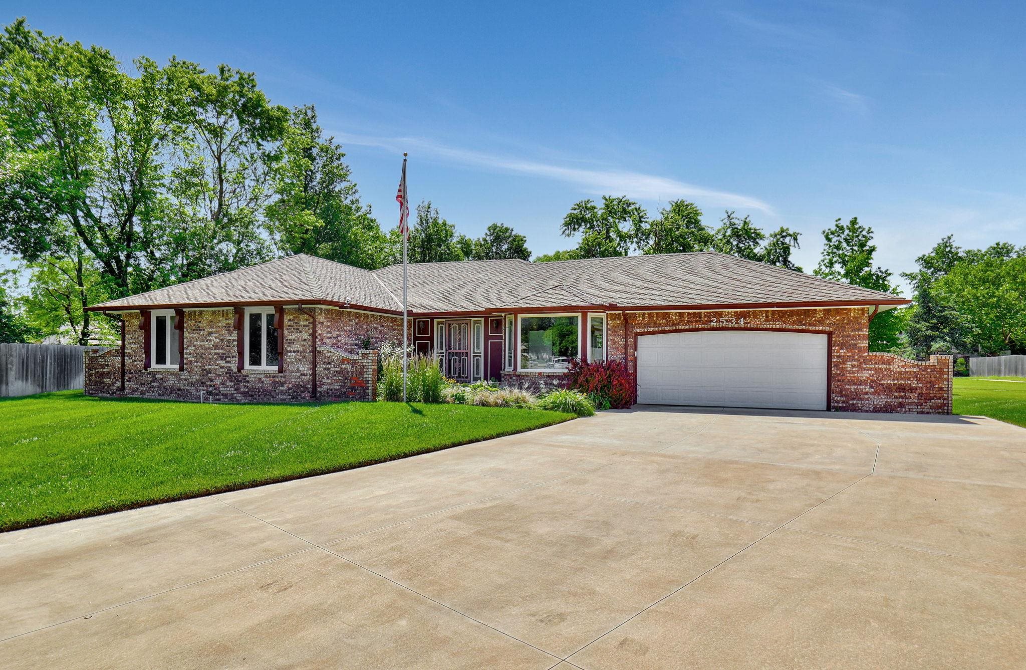 2534 S Yellowstone Cir, Wichita, Kansas image 1