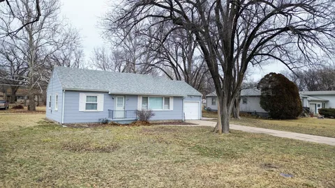 612 W 10th St, Newton, KS 67114 - MLS#: 650525