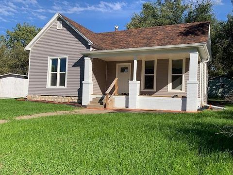 Homes For Sale - 608 N Concord St<br/> Ottawa County, Minneapolis, KS 67467