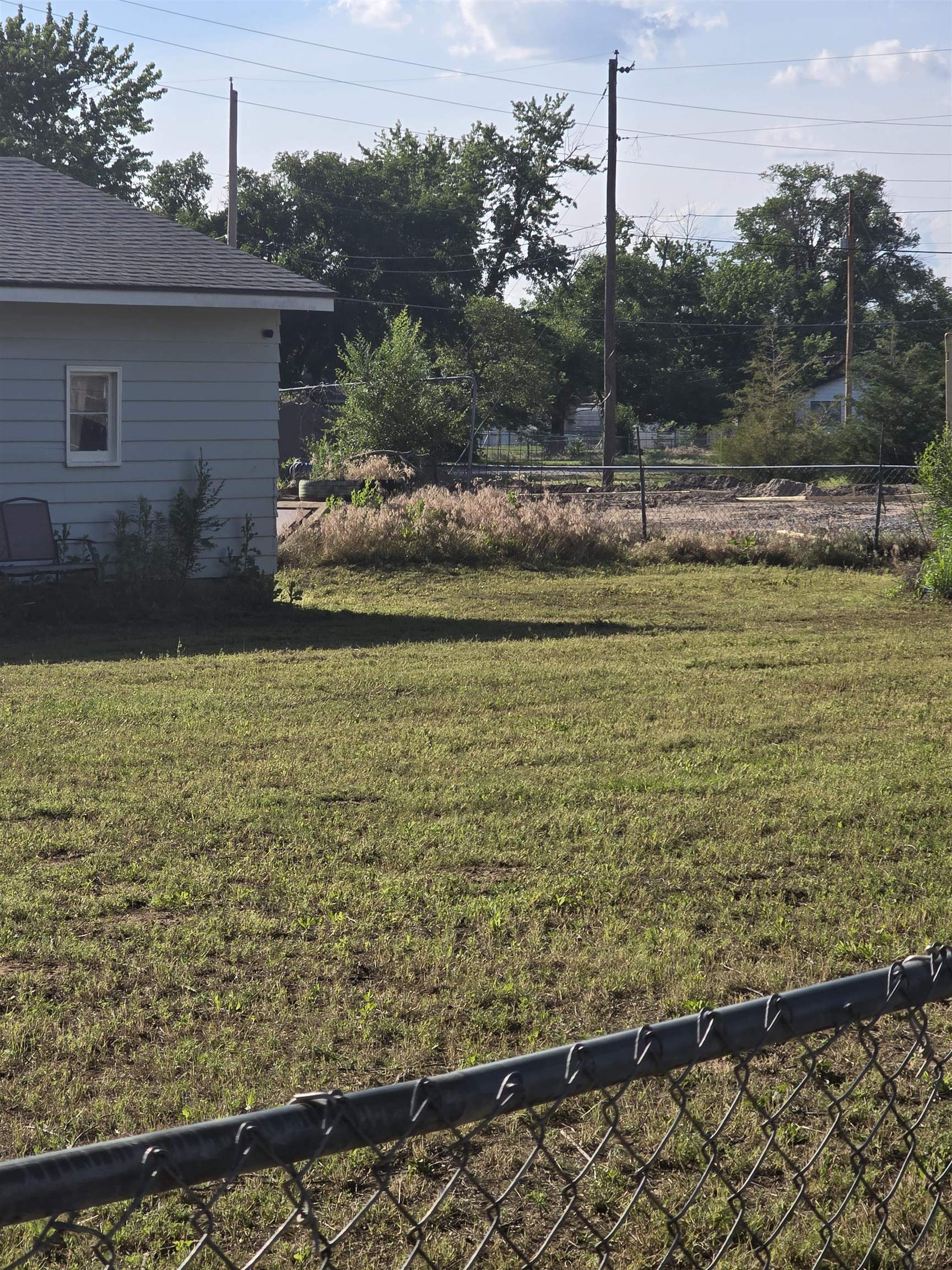 2402 N Hoover St, Wichita, Kansas image 6