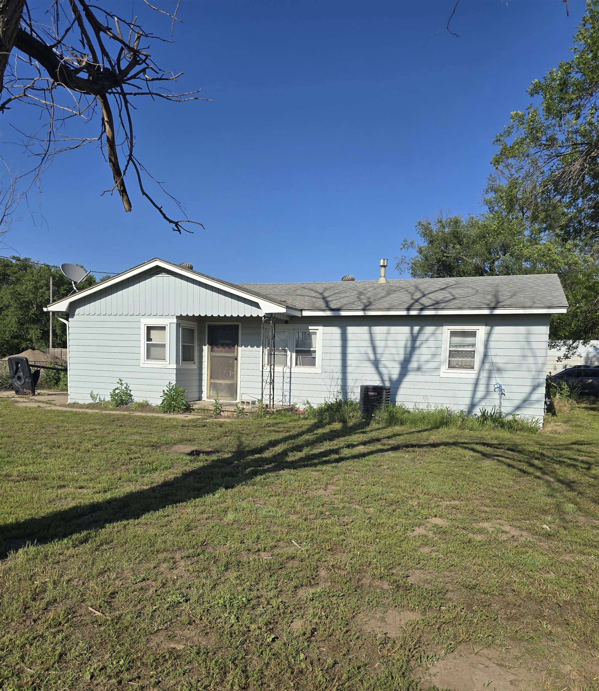2402 N Hoover St, Wichita, Kansas image 1