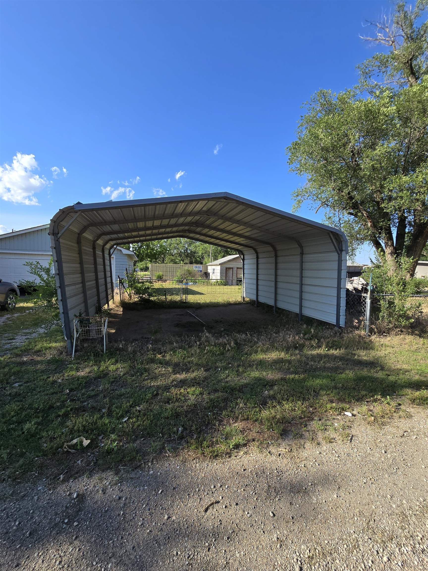 2402 N Hoover St, Wichita, Kansas image 4