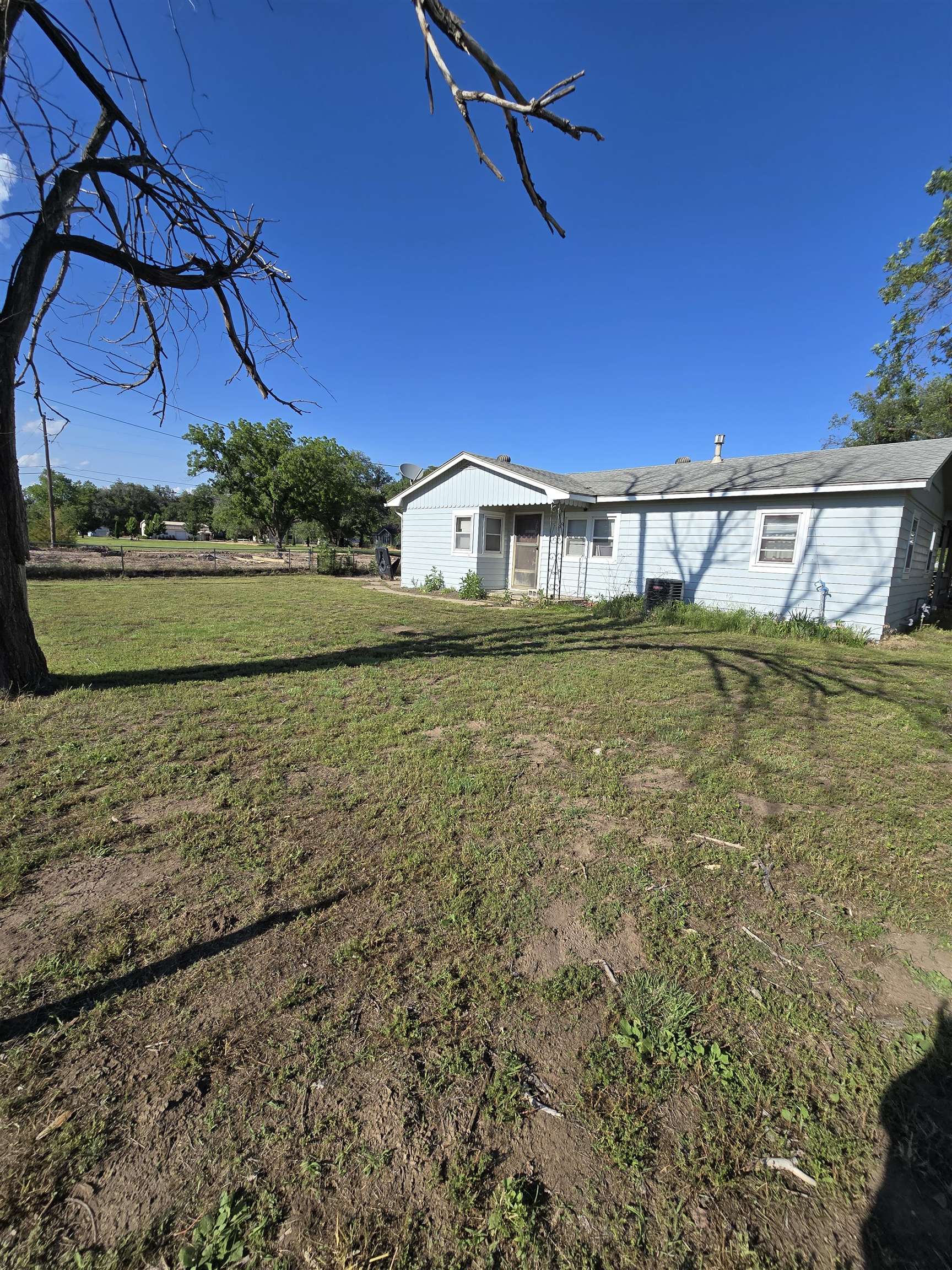 2402 N Hoover St, Wichita, Kansas image 2