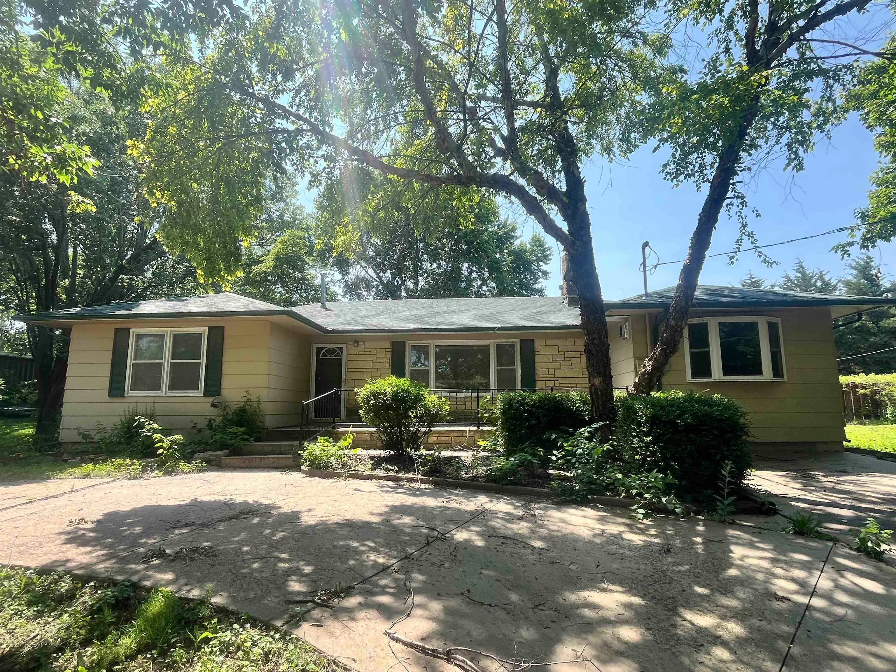 Marion, Kansas 66861, United States, 3 Bedrooms Bedrooms, ,2 BathroomsBathrooms,Residential,Active,144116