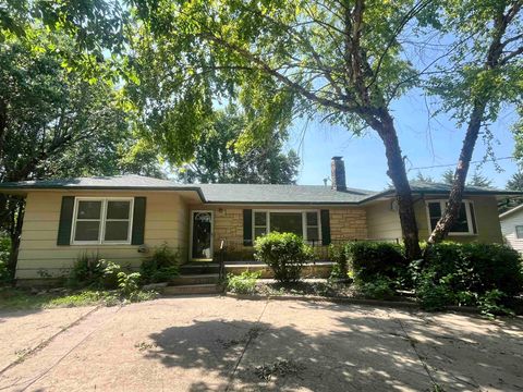 Homes For Sale - 7 Prairie Ln<br/> Marion, KS 66861