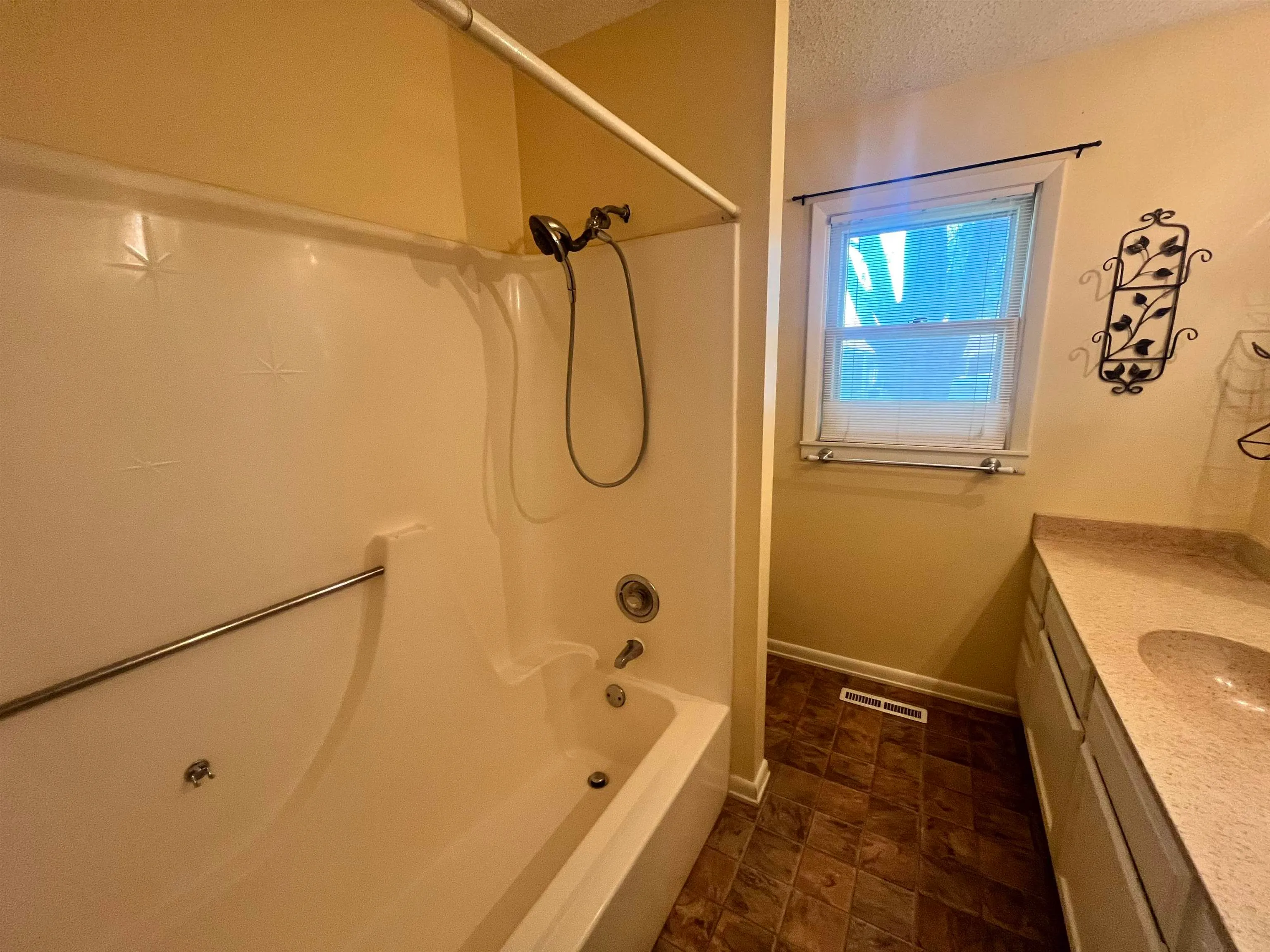 Marion, Kansas 66861, United States, 3 Bedrooms Bedrooms, ,2 BathroomsBathrooms,Residential,Active,144116