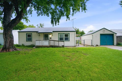 Homes For Sale - 1312 W Regal St<br/> Wichita, KS 67217