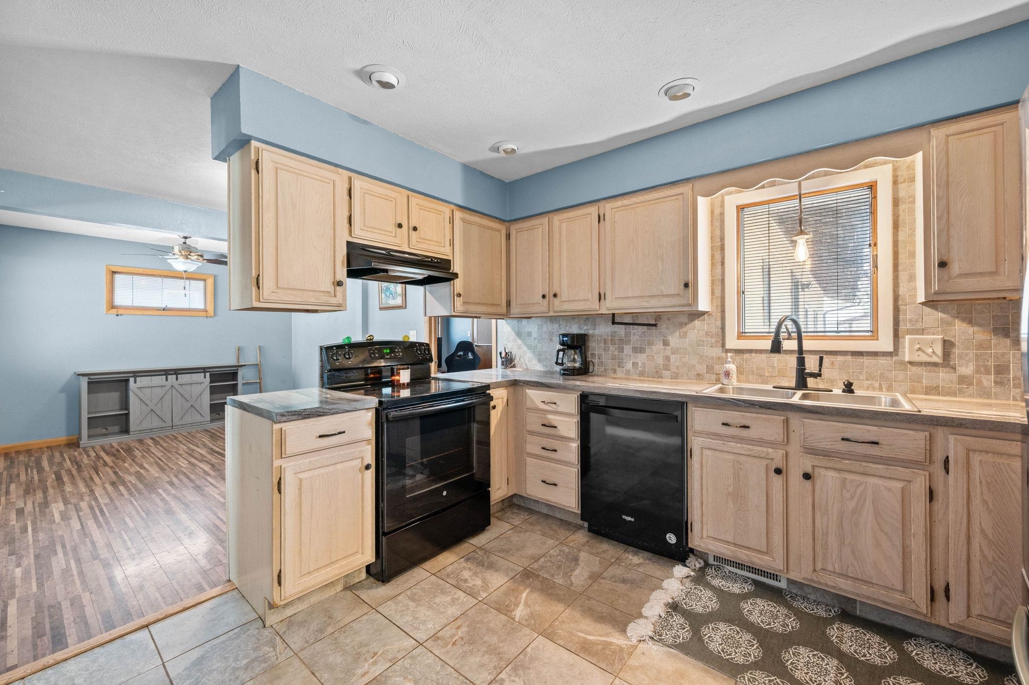 217 N Kansas St, Haven, Kansas image 11