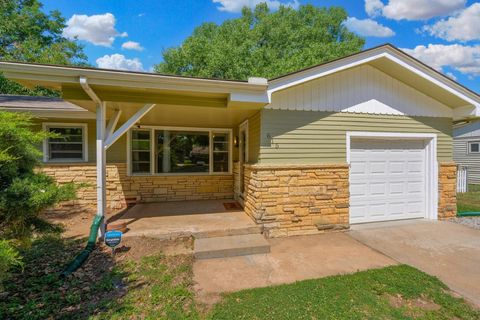 Homes For Sale - 615 N Redbarn Ln<br/> Sedgwick County, Wichita, KS 67212