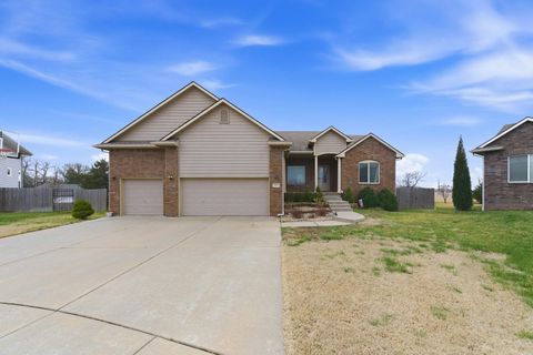Photo of 2801 N Emerson Cir, Derby, KS 67037 (MLS # 669287)