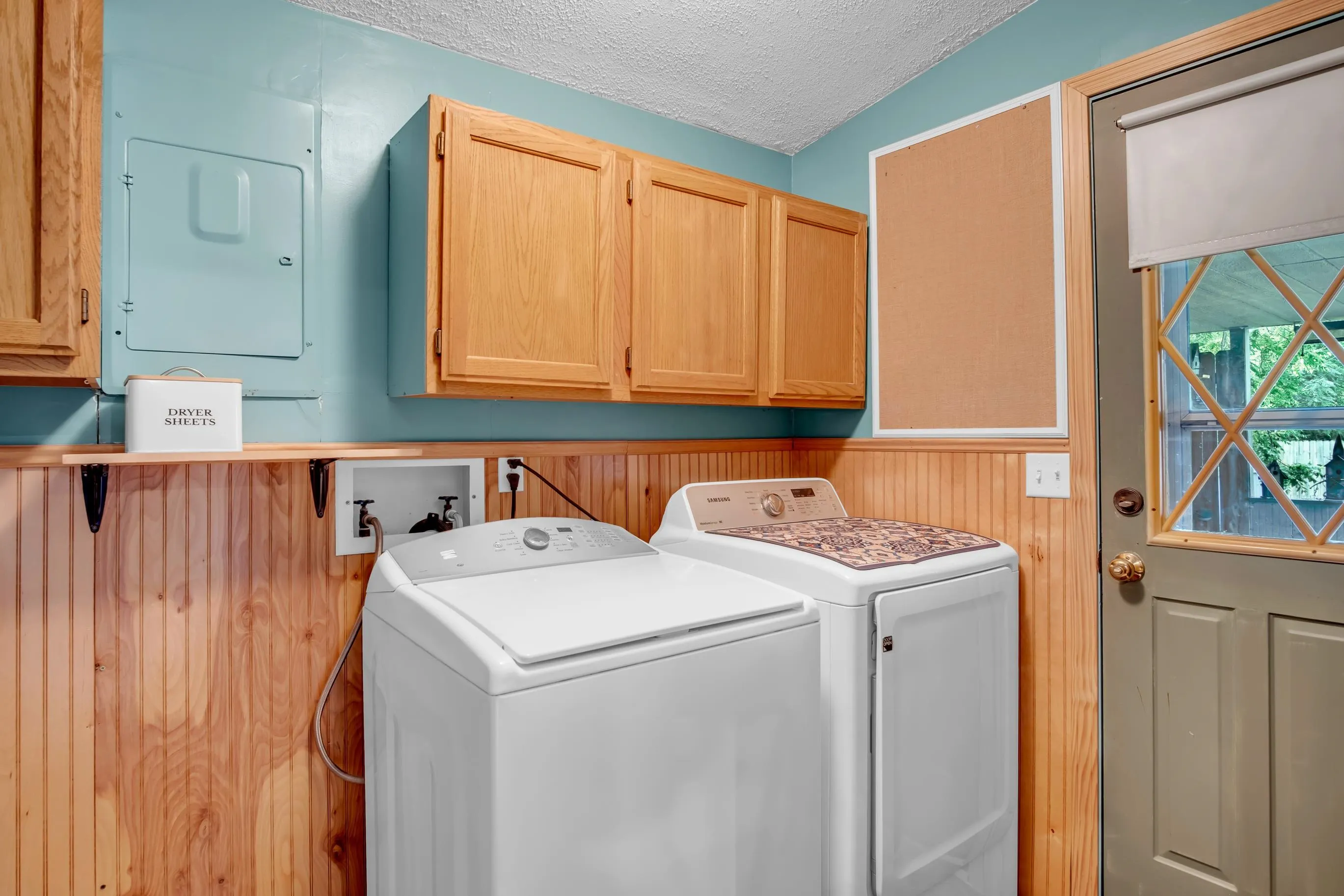 Newton, Kansas 67114, United States, 3 Bedrooms Bedrooms, ,2 BathroomsBathrooms,Residential,Active,195312