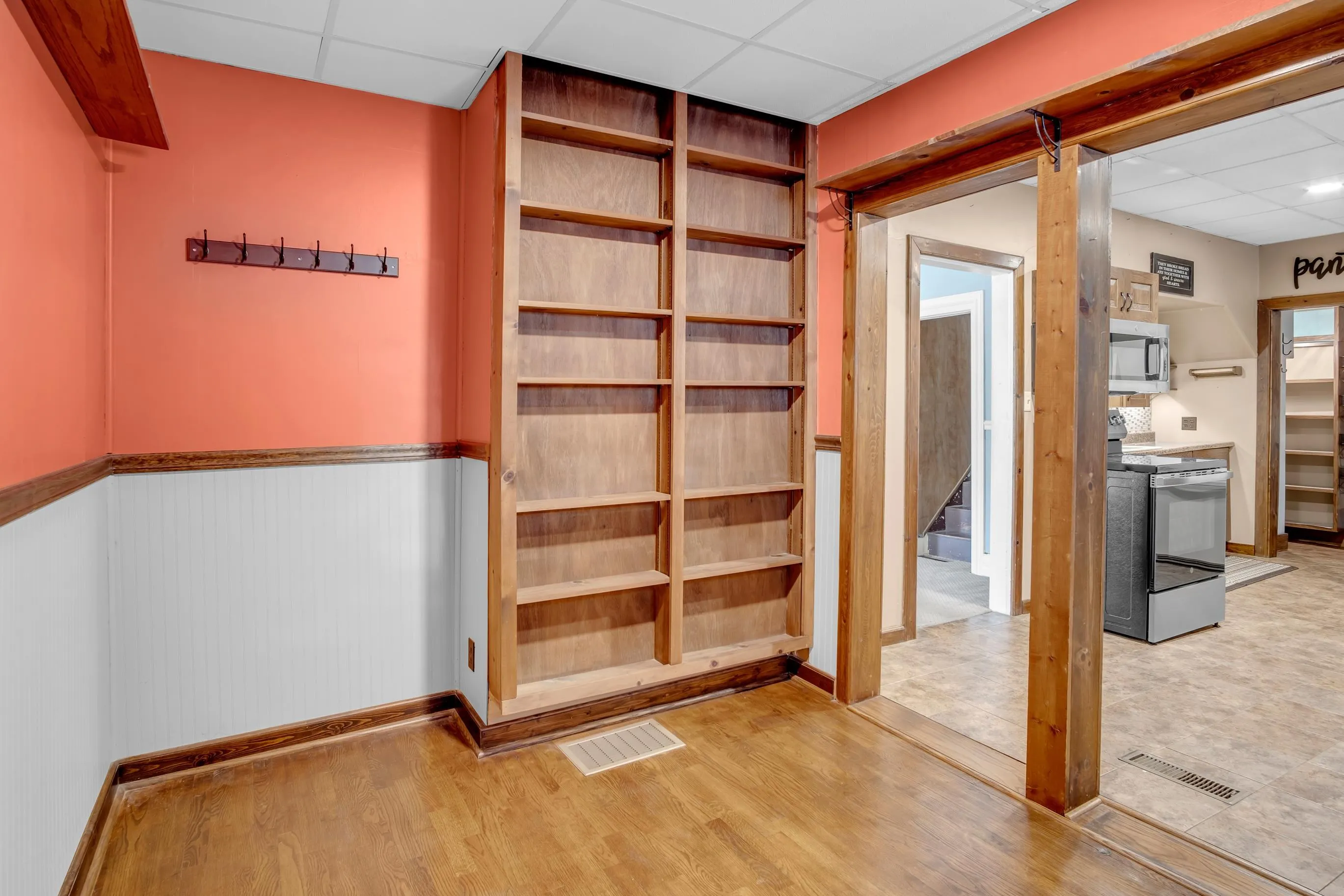 Newton, Kansas 67114, United States, 3 Bedrooms Bedrooms, ,2 BathroomsBathrooms,Residential,Active,195312