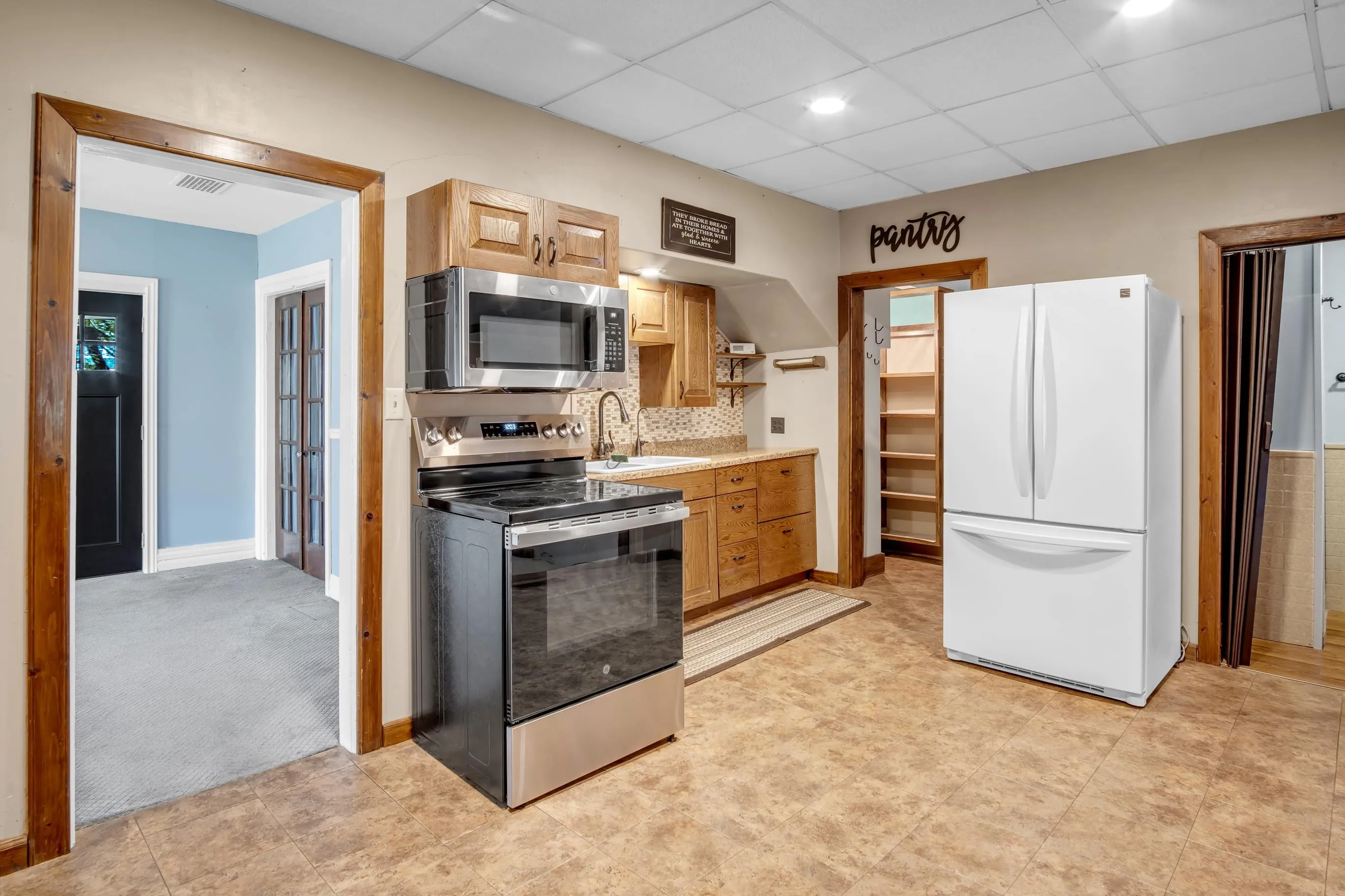 Newton, Kansas 67114, United States, 3 Bedrooms Bedrooms, ,2 BathroomsBathrooms,Residential,Active,195312