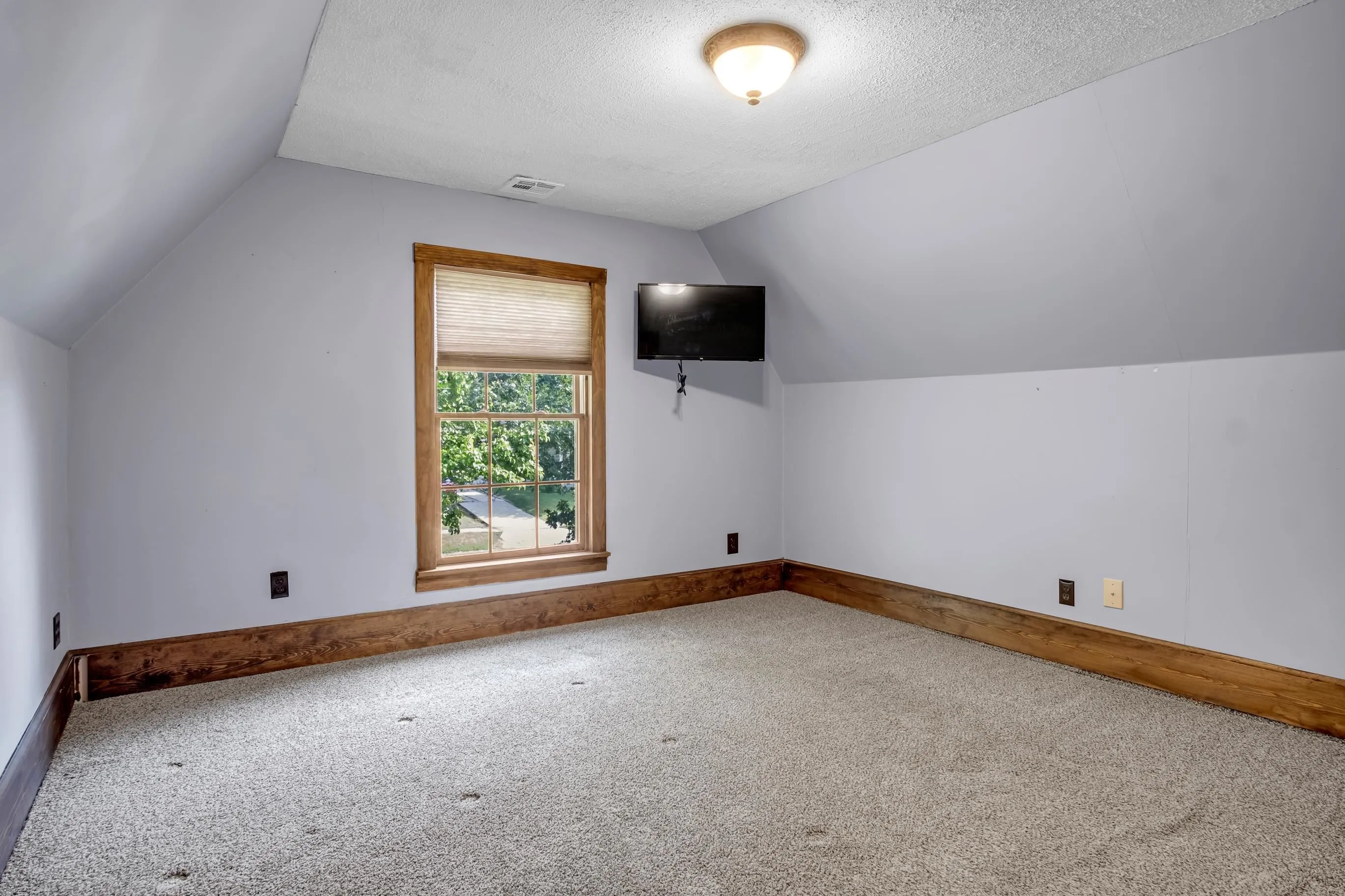 Newton, Kansas 67114, United States, 3 Bedrooms Bedrooms, ,2 BathroomsBathrooms,Residential,Active,195312