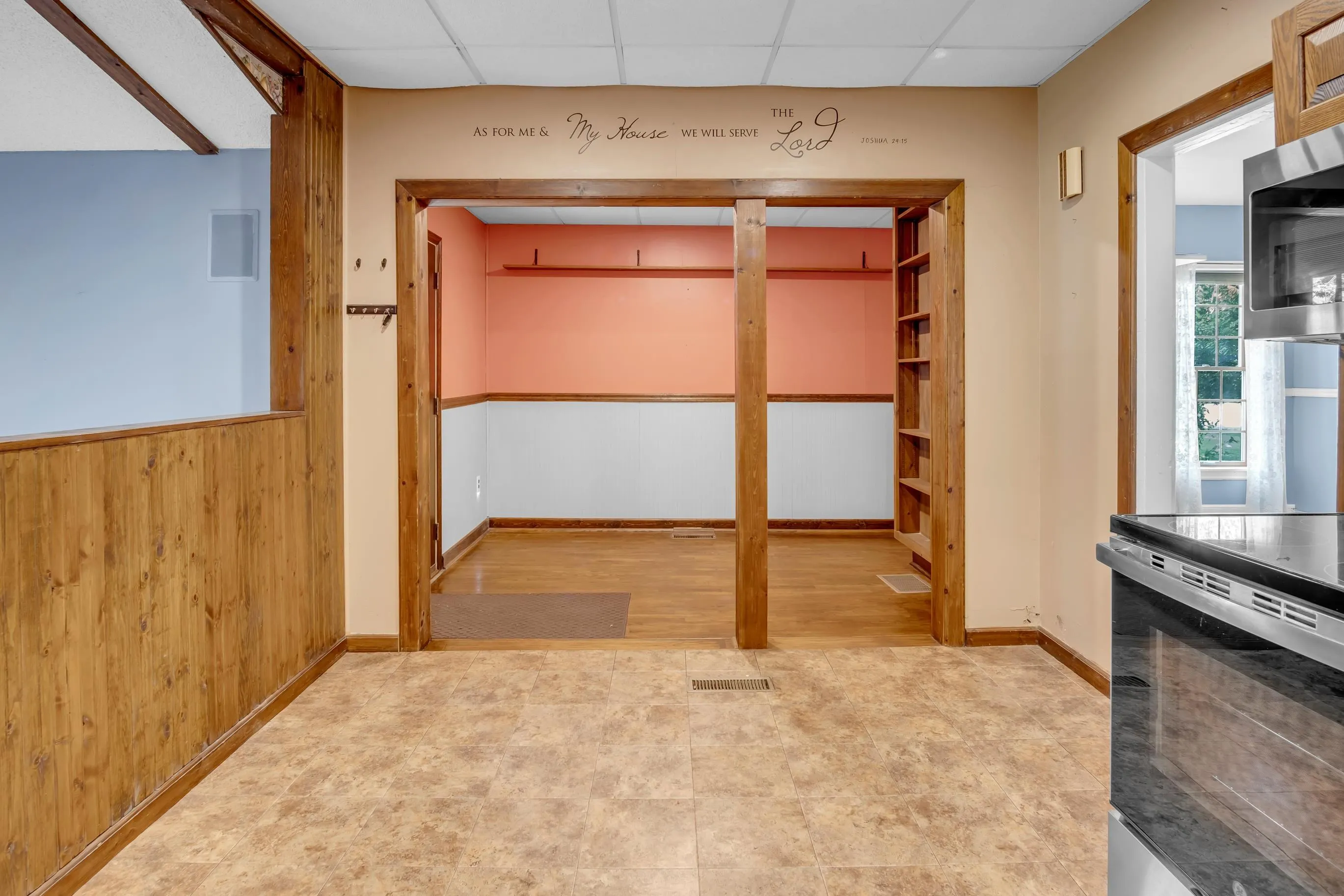 Newton, Kansas 67114, United States, 3 Bedrooms Bedrooms, ,2 BathroomsBathrooms,Residential,Active,195312