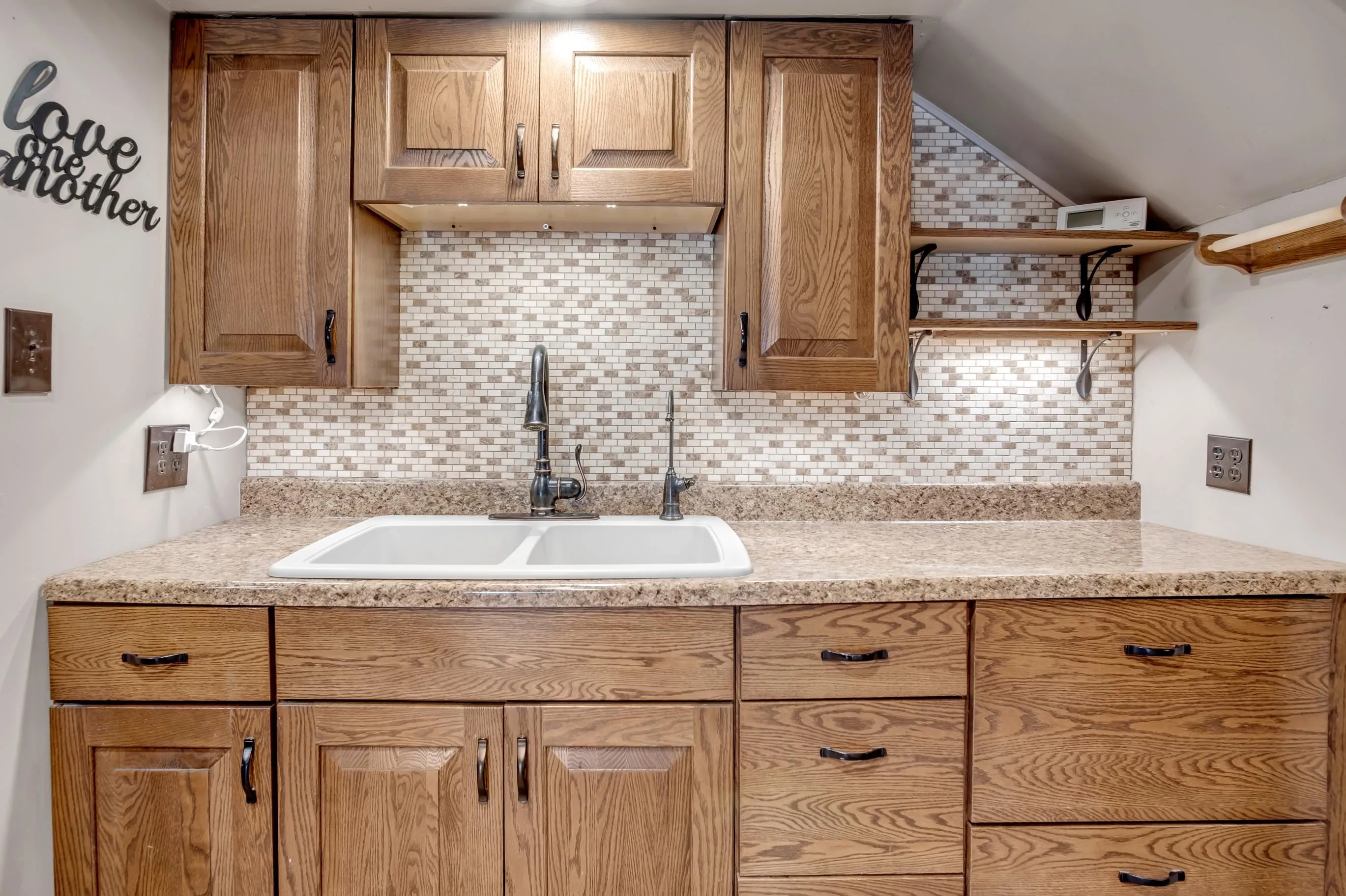 Newton, Kansas 67114, United States, 3 Bedrooms Bedrooms, ,2 BathroomsBathrooms,Residential,Active,195312