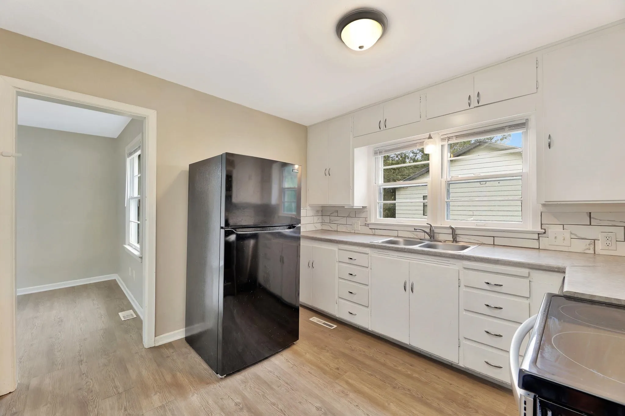 Wichita, Kansas 67211, United States, 3 Bedrooms Bedrooms, ,2 BathroomsBathrooms,Residential,Active,215161