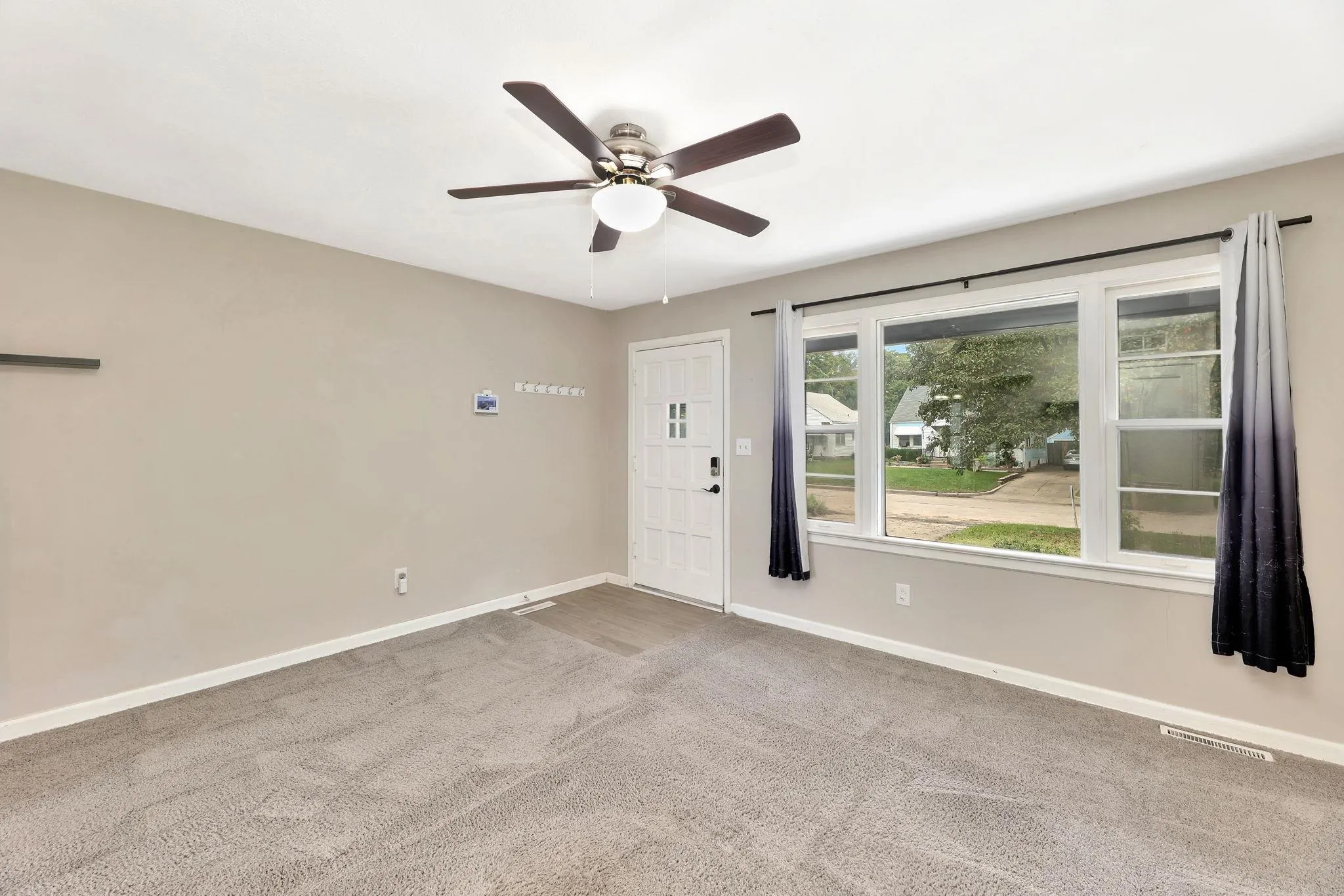 Wichita, Kansas 67211, United States, 3 Bedrooms Bedrooms, ,2 BathroomsBathrooms,Residential,Active,215161