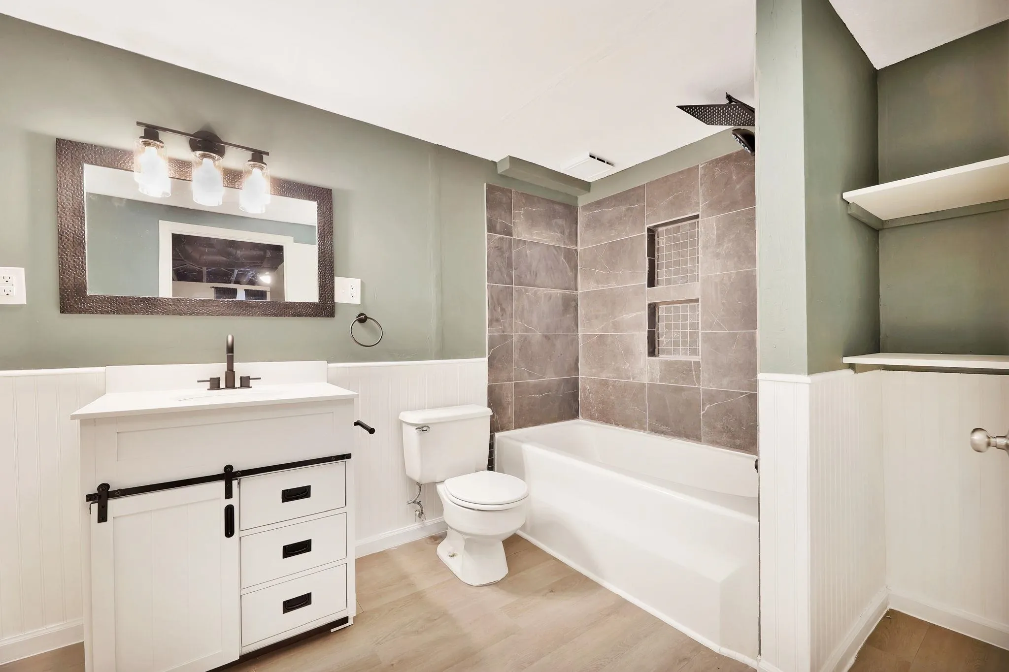 Wichita, Kansas 67211, United States, 3 Bedrooms Bedrooms, ,2 BathroomsBathrooms,Residential,Active,215161