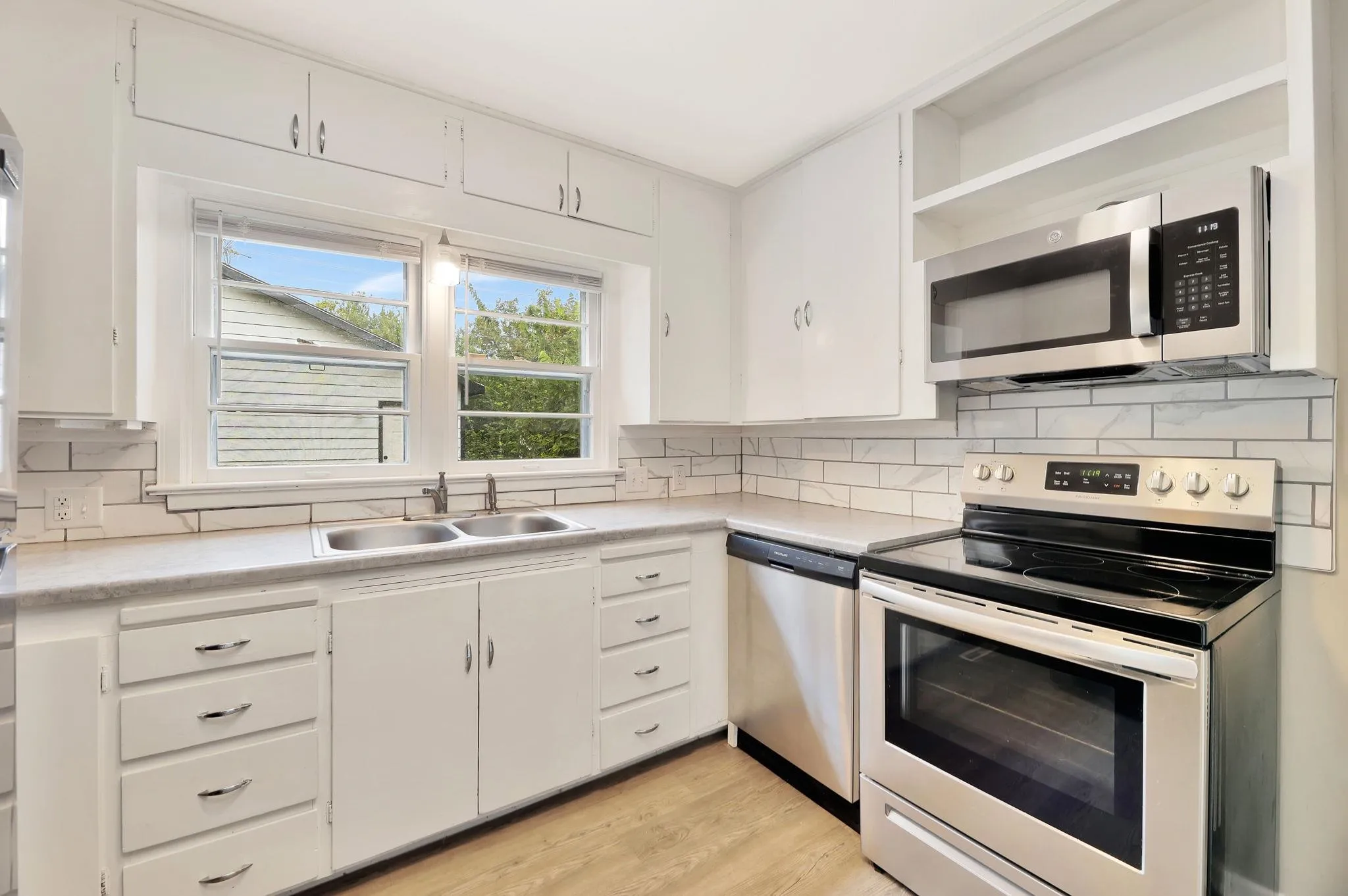 Wichita, Kansas 67211, United States, 3 Bedrooms Bedrooms, ,2 BathroomsBathrooms,Residential,Active,215161