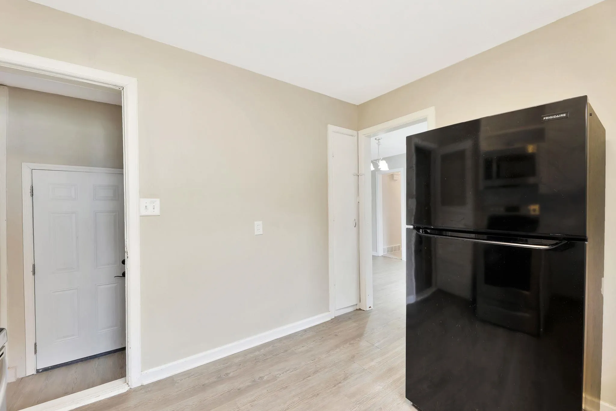 Wichita, Kansas 67211, United States, 3 Bedrooms Bedrooms, ,2 BathroomsBathrooms,Residential,Active,215161