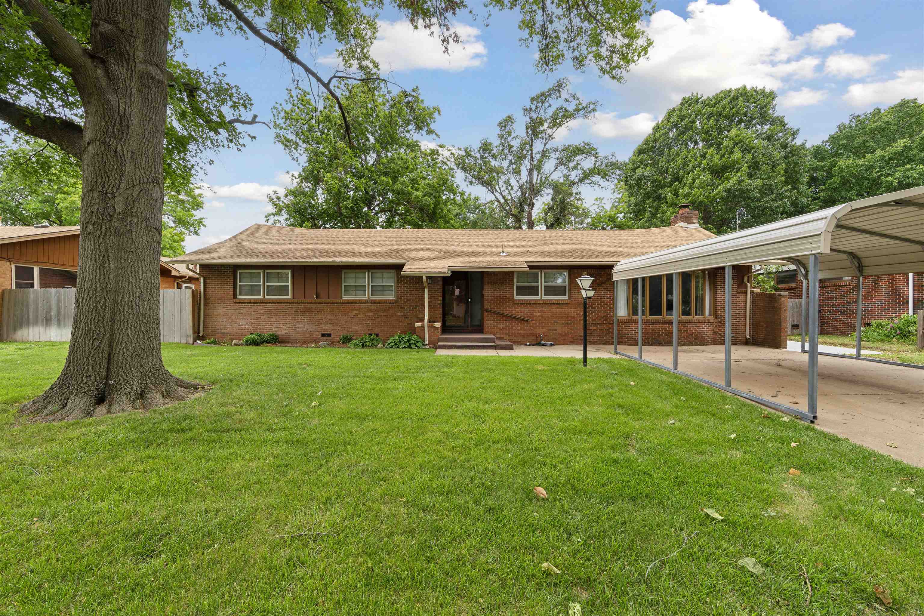 811 N Maus Ln, Wichita, Kansas image 1