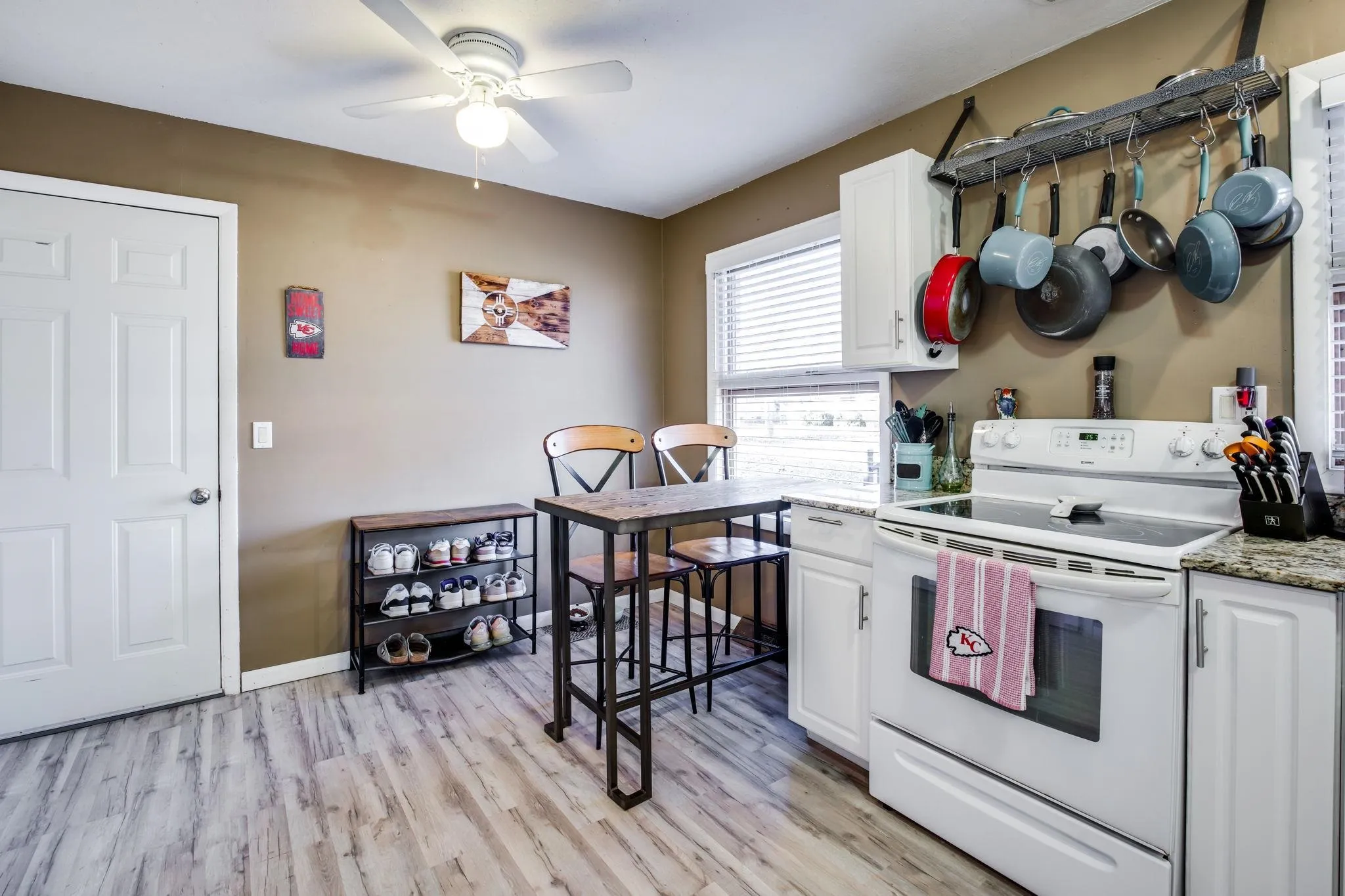 Wichita, Kansas 67212, United States, 3 Bedrooms Bedrooms, ,2 BathroomsBathrooms,Residential,Active,248897