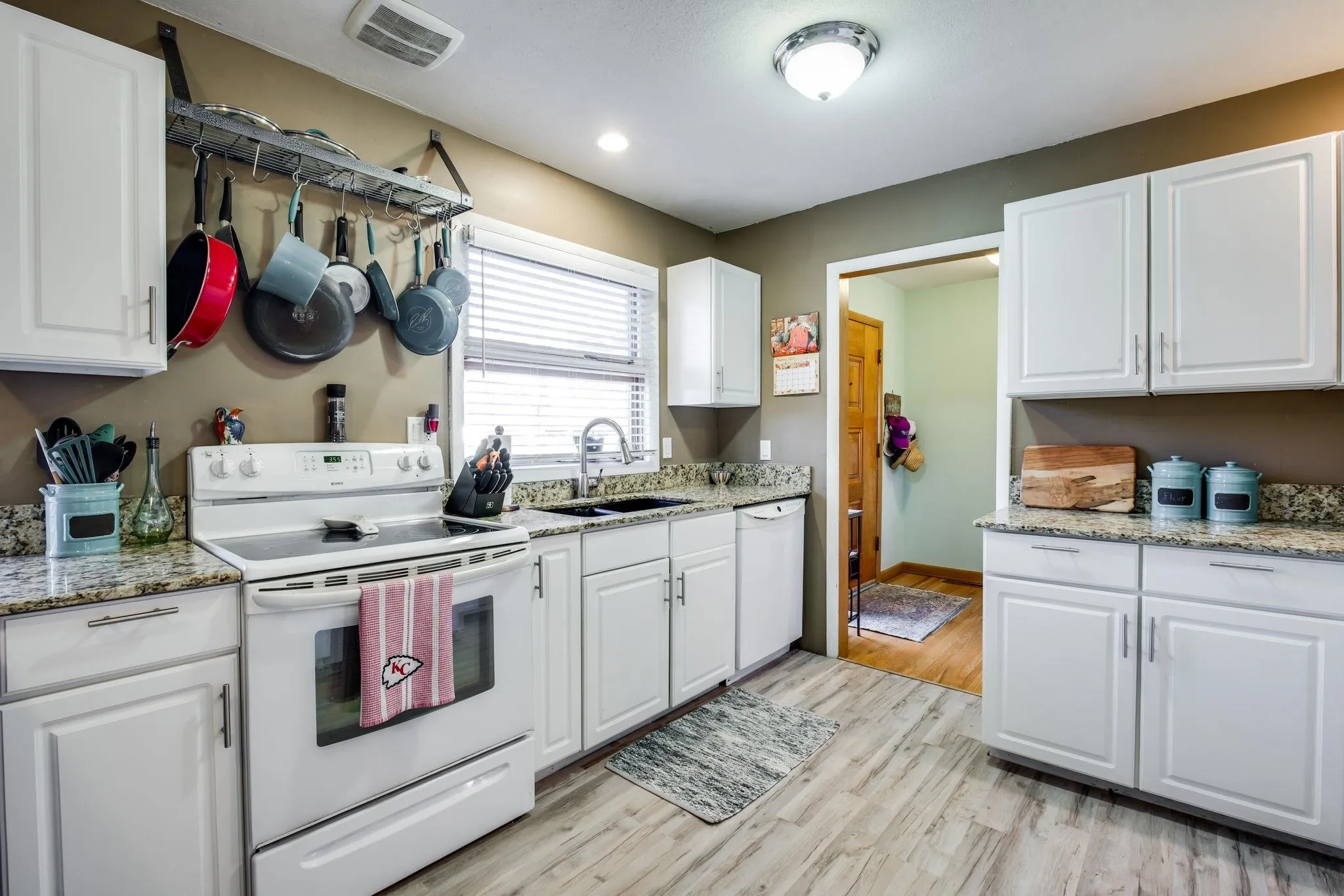 Wichita, Kansas 67212, United States, 3 Bedrooms Bedrooms, ,2 BathroomsBathrooms,Residential,Active,248897