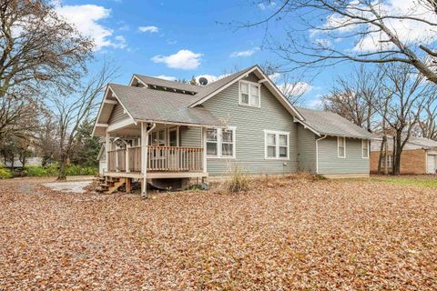 Homes For Sale - 1125 E Broadway St<br/> Harvey County, Newton, KS 67114