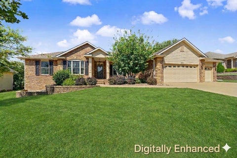 Homes For Sale - 2213 Pinecrest Cir<br/> Salina, KS 67401
