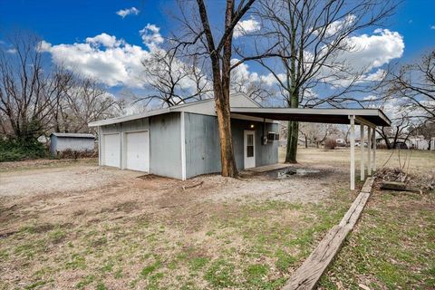 Tiny photo for 805 E 57th St S, Wichita, KS 67216 (MLS # 669289)