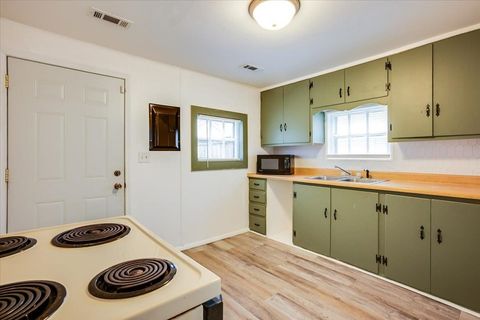 Tiny photo for 805 E 57th St S, Wichita, KS 67216 (MLS # 669289)