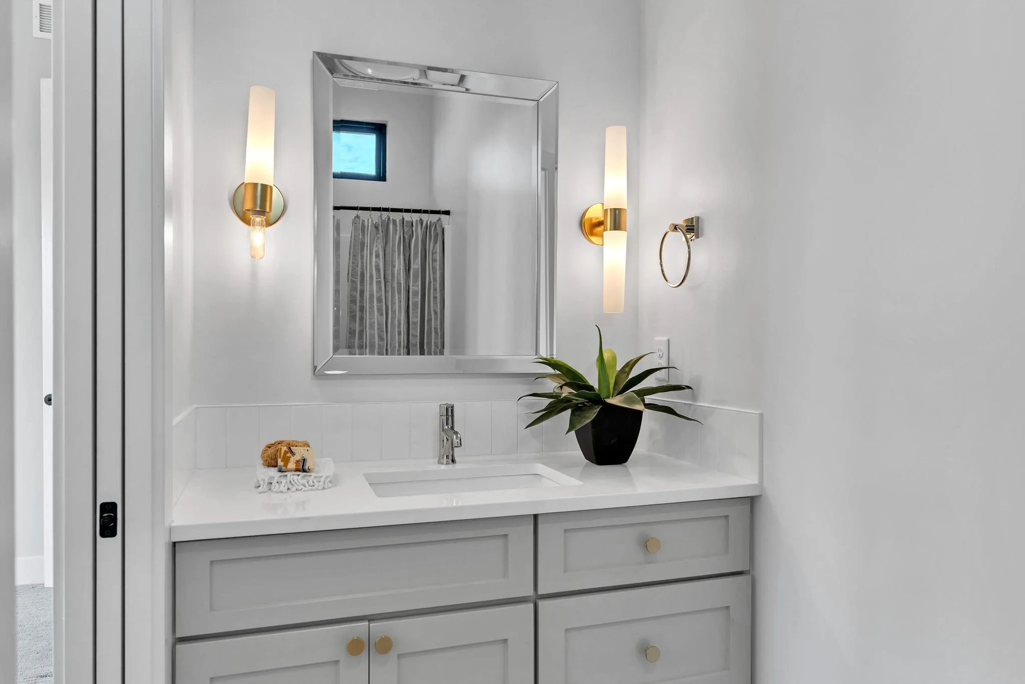 Wichita, Kansas 67205, United States, 4 Bedrooms Bedrooms, ,6 BathroomsBathrooms,Residential,Pending,183736