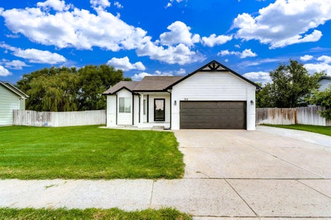 Homes For Sale - 216 W Poplar St<br/> Goddard, KS 67052