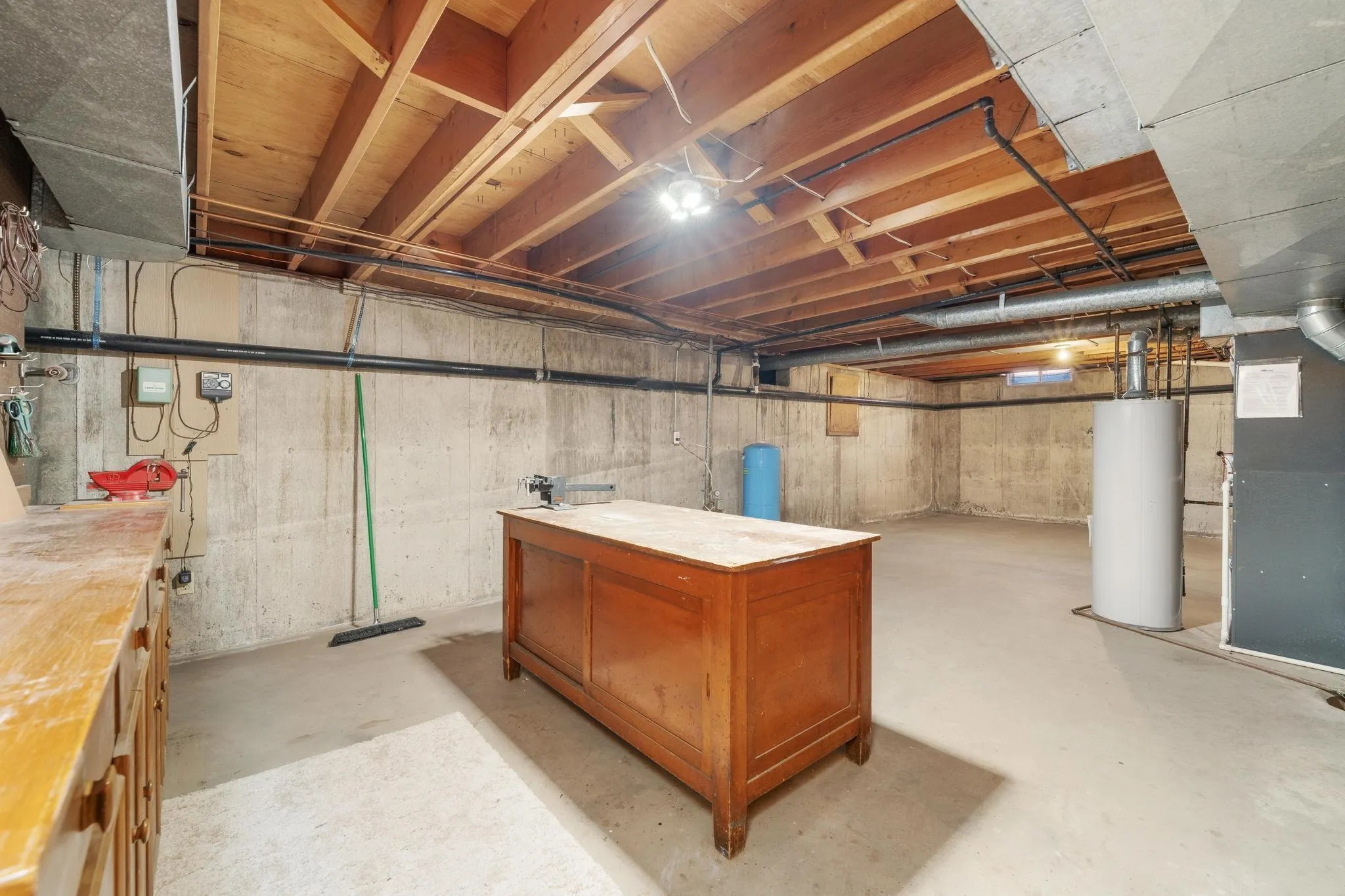 Wichita, Kansas 67203, United States, 3 Bedrooms Bedrooms, ,3 BathroomsBathrooms,Residential,Pending,107313