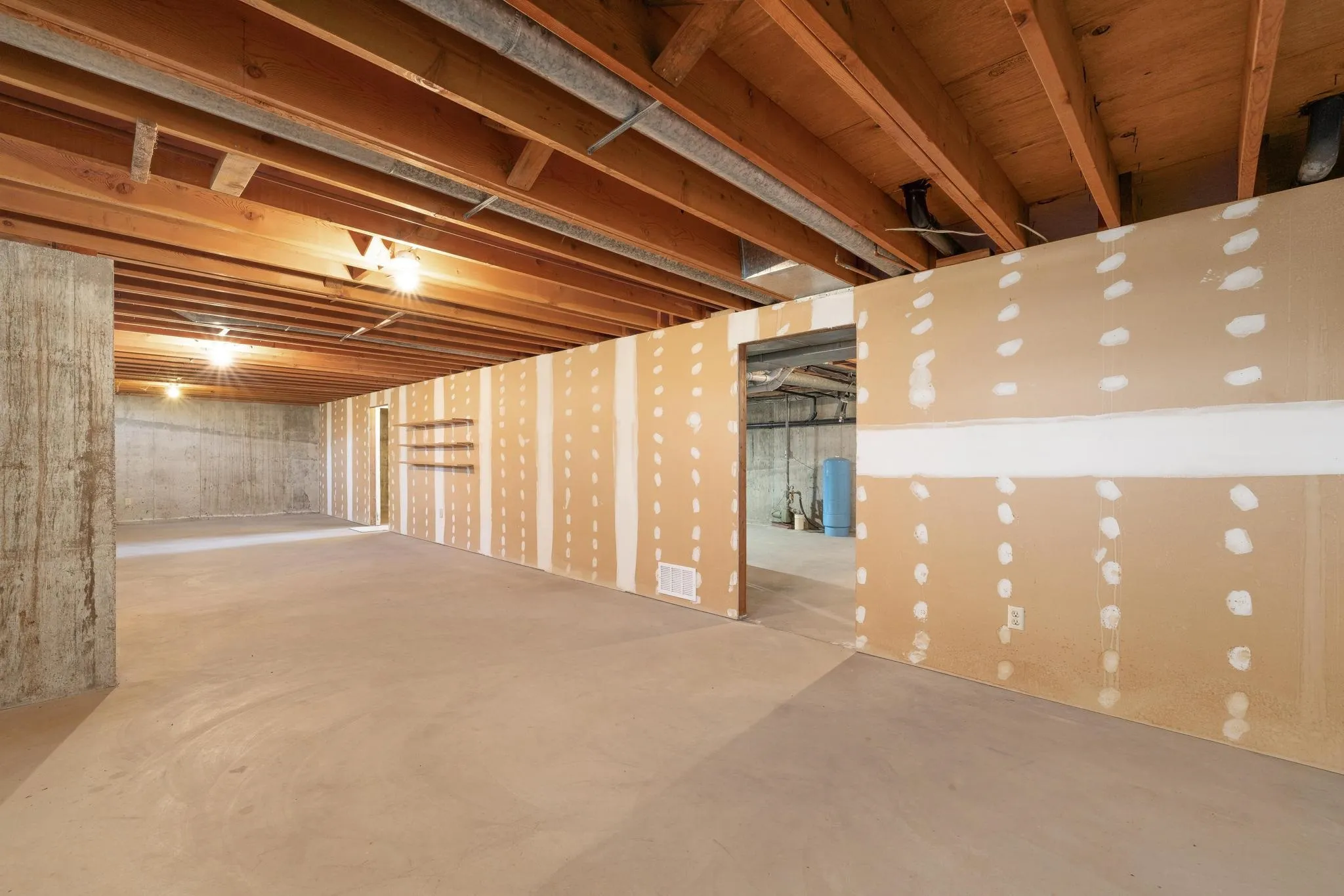 Wichita, Kansas 67203, United States, 3 Bedrooms Bedrooms, ,3 BathroomsBathrooms,Residential,Pending,107313