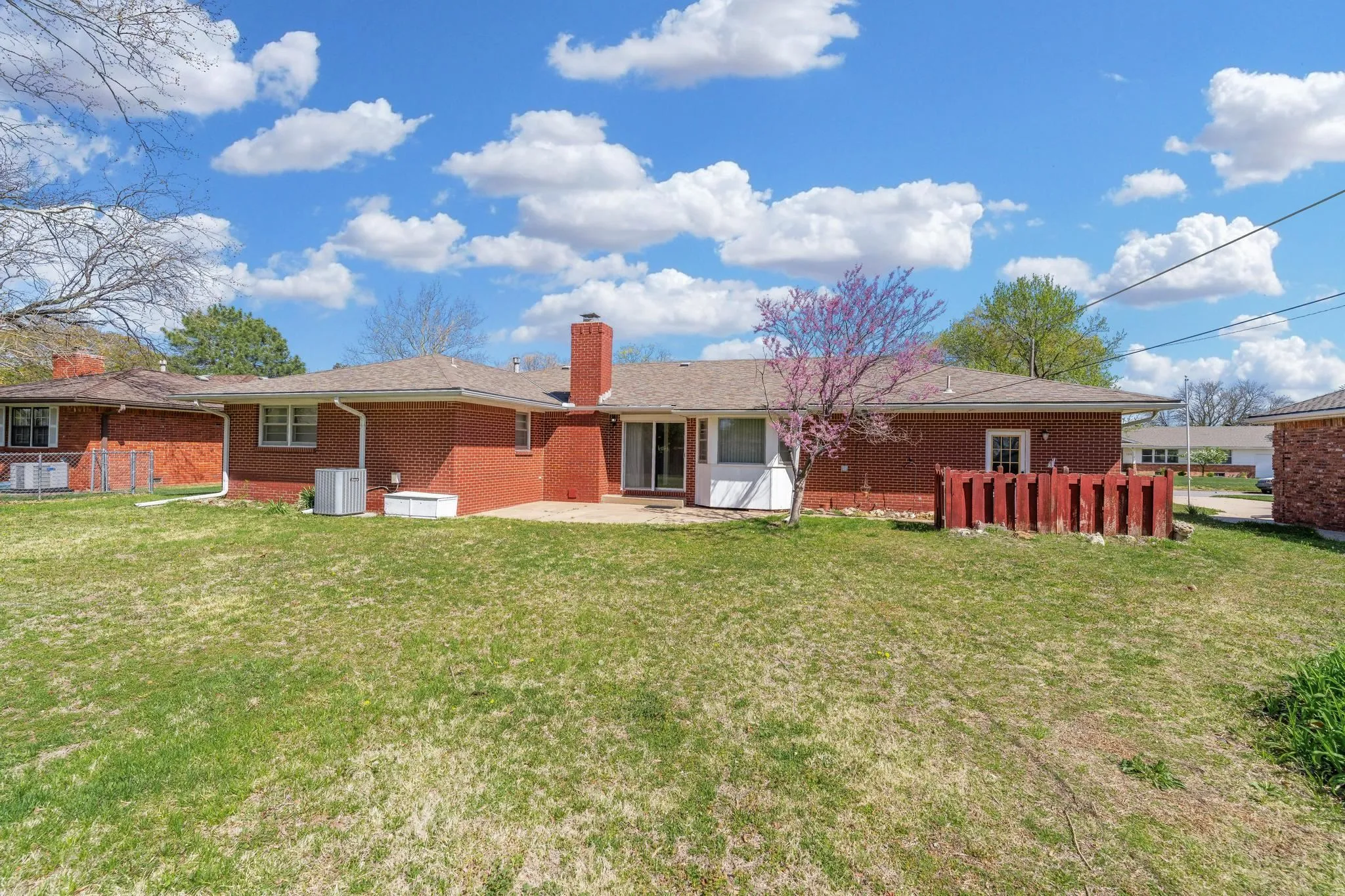 Wichita, Kansas 67203, United States, 3 Bedrooms Bedrooms, ,3 BathroomsBathrooms,Residential,Pending,107313