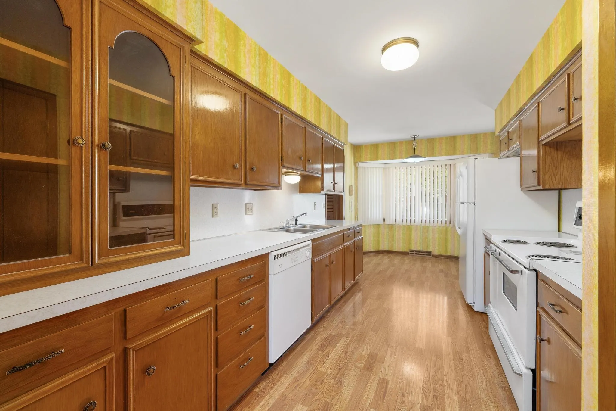 Wichita, Kansas 67203, United States, 3 Bedrooms Bedrooms, ,3 BathroomsBathrooms,Residential,Pending,107313