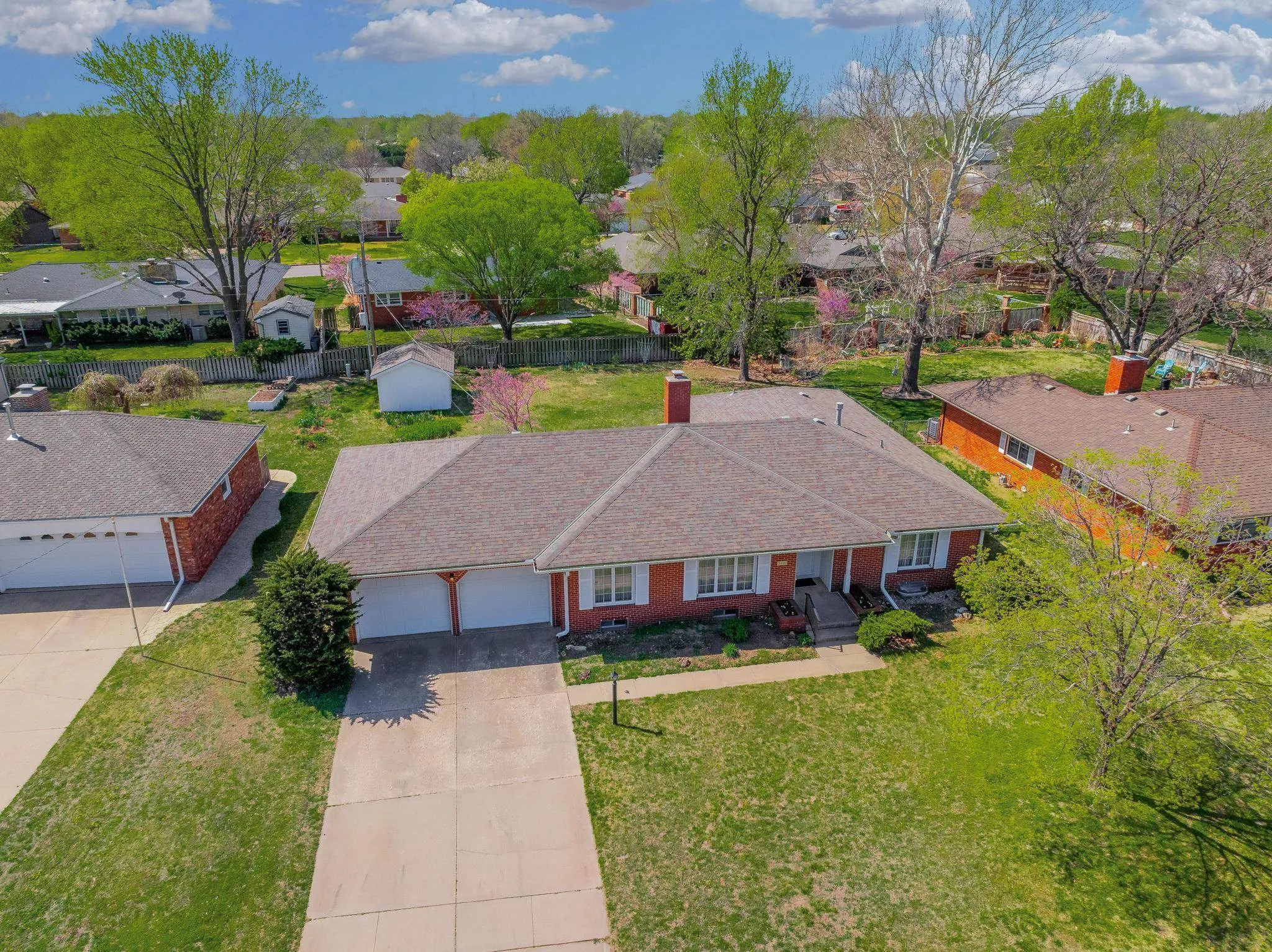 Wichita, Kansas 67203, United States, 3 Bedrooms Bedrooms, ,3 BathroomsBathrooms,Residential,Pending,107313