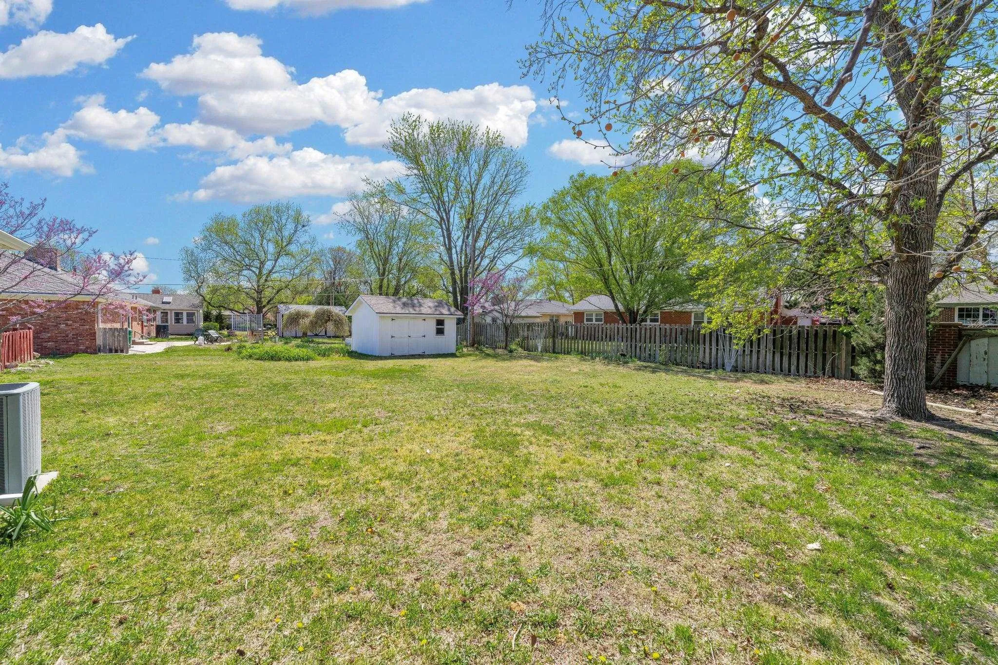 Wichita, Kansas 67203, United States, 3 Bedrooms Bedrooms, ,3 BathroomsBathrooms,Residential,Pending,107313