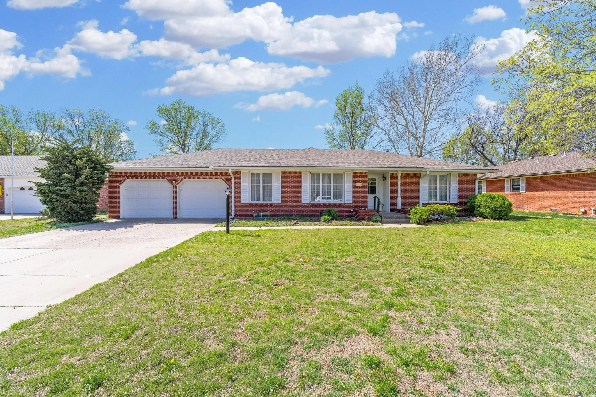 Wichita, Kansas 67203, United States, 3 Bedrooms Bedrooms, ,3 BathroomsBathrooms,Residential,Pending,107313