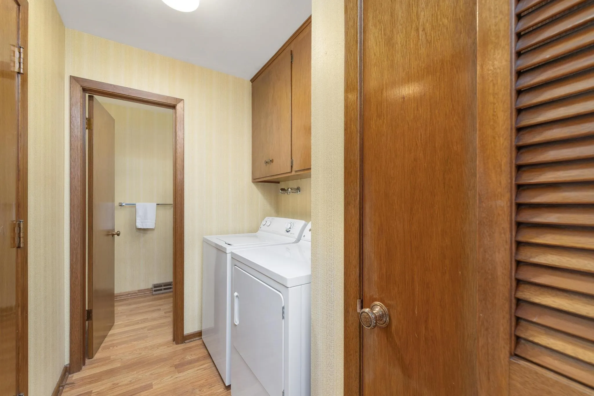 Wichita, Kansas 67203, United States, 3 Bedrooms Bedrooms, ,3 BathroomsBathrooms,Residential,Pending,107313