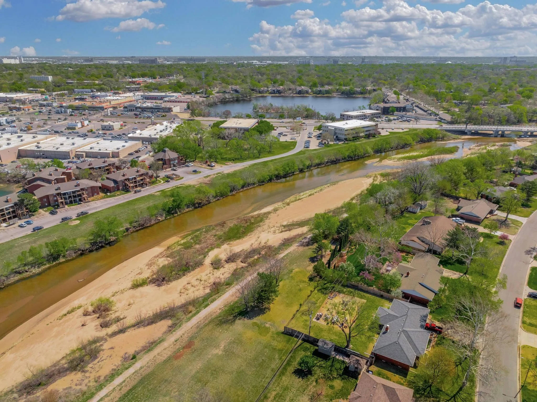 Wichita, Kansas 67203, United States, 3 Bedrooms Bedrooms, ,3 BathroomsBathrooms,Residential,Pending,107313