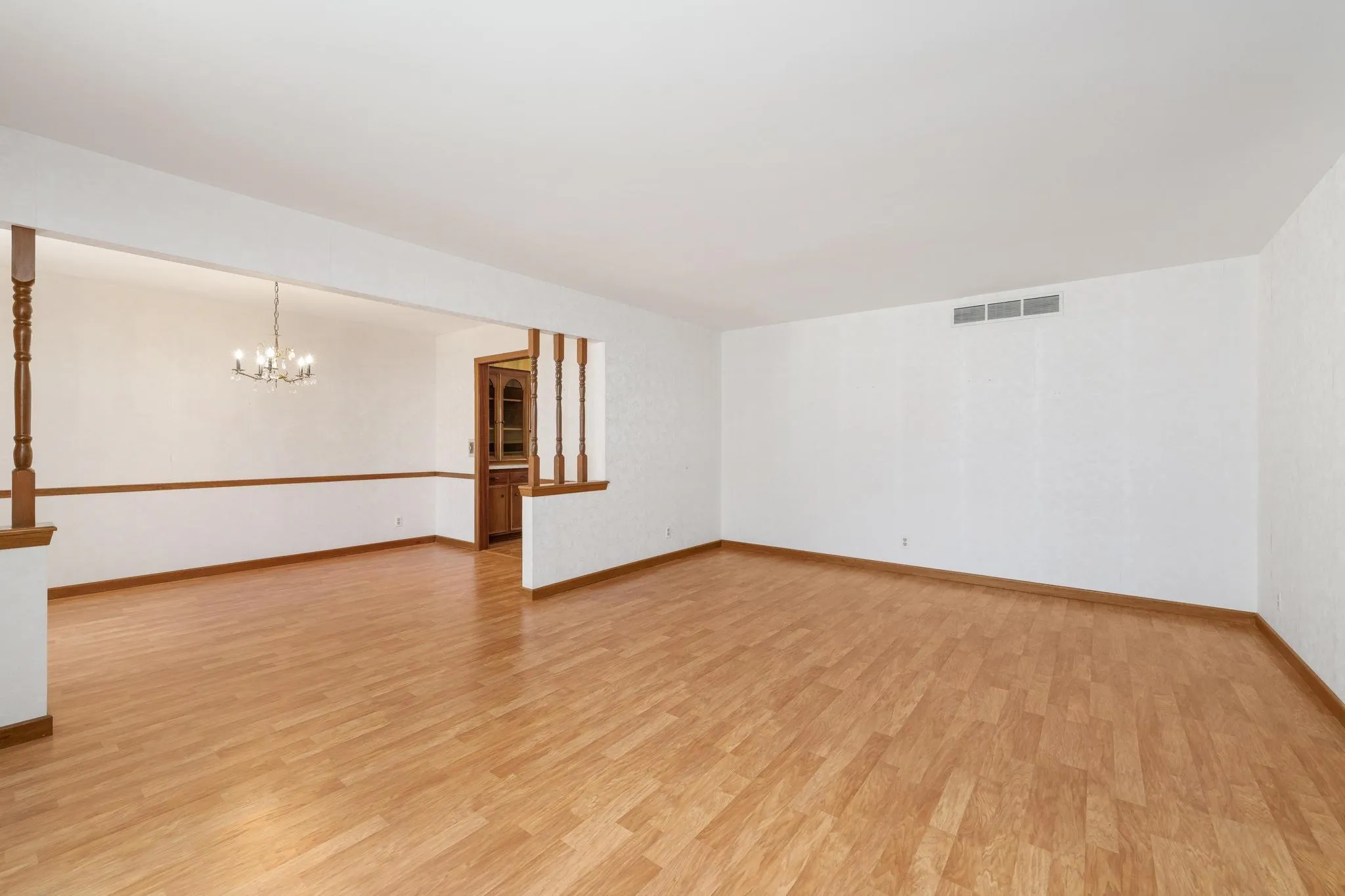 Wichita, Kansas 67203, United States, 3 Bedrooms Bedrooms, ,3 BathroomsBathrooms,Residential,Pending,107313