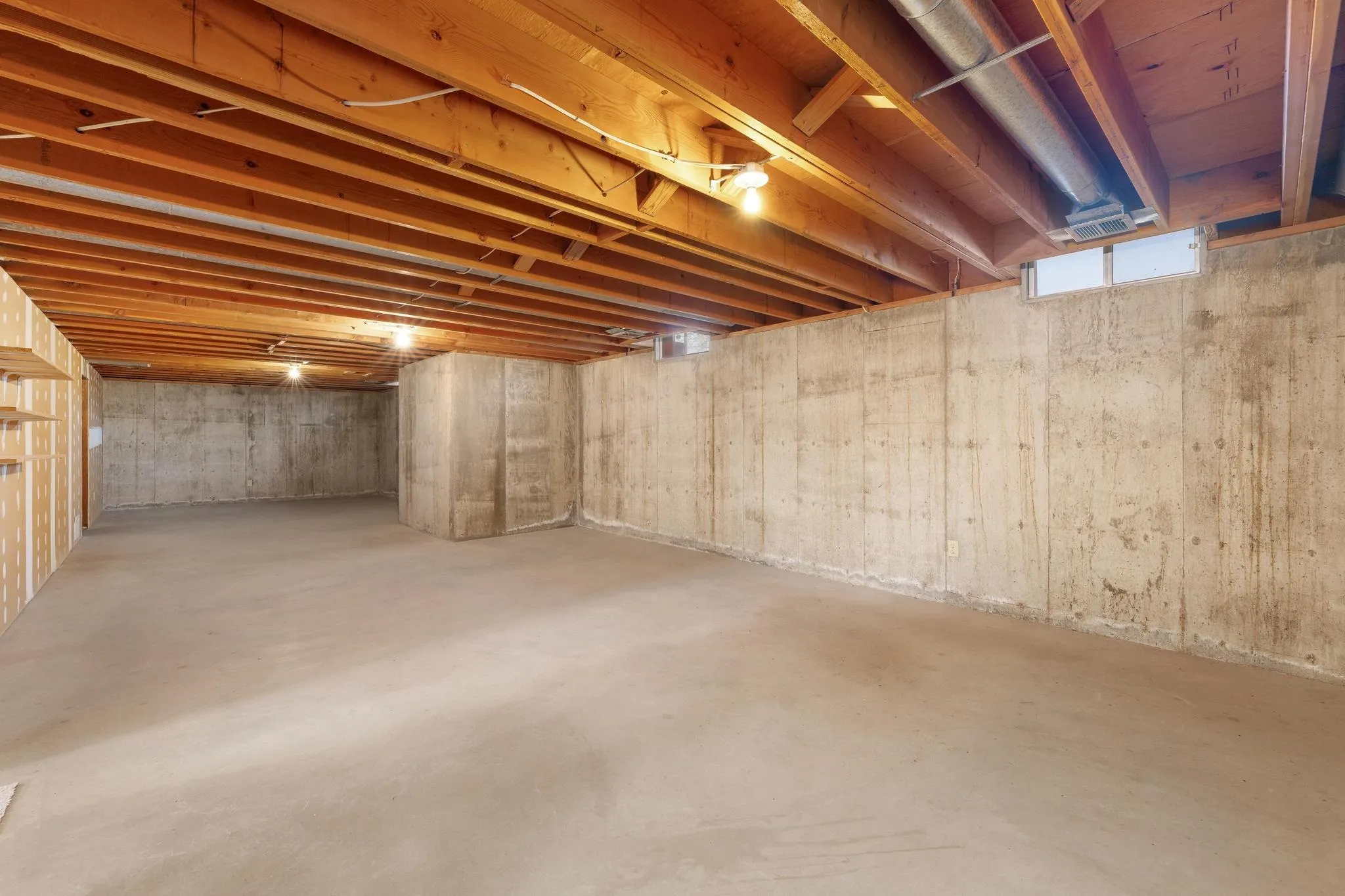 Wichita, Kansas 67203, United States, 3 Bedrooms Bedrooms, ,3 BathroomsBathrooms,Residential,Pending,107313