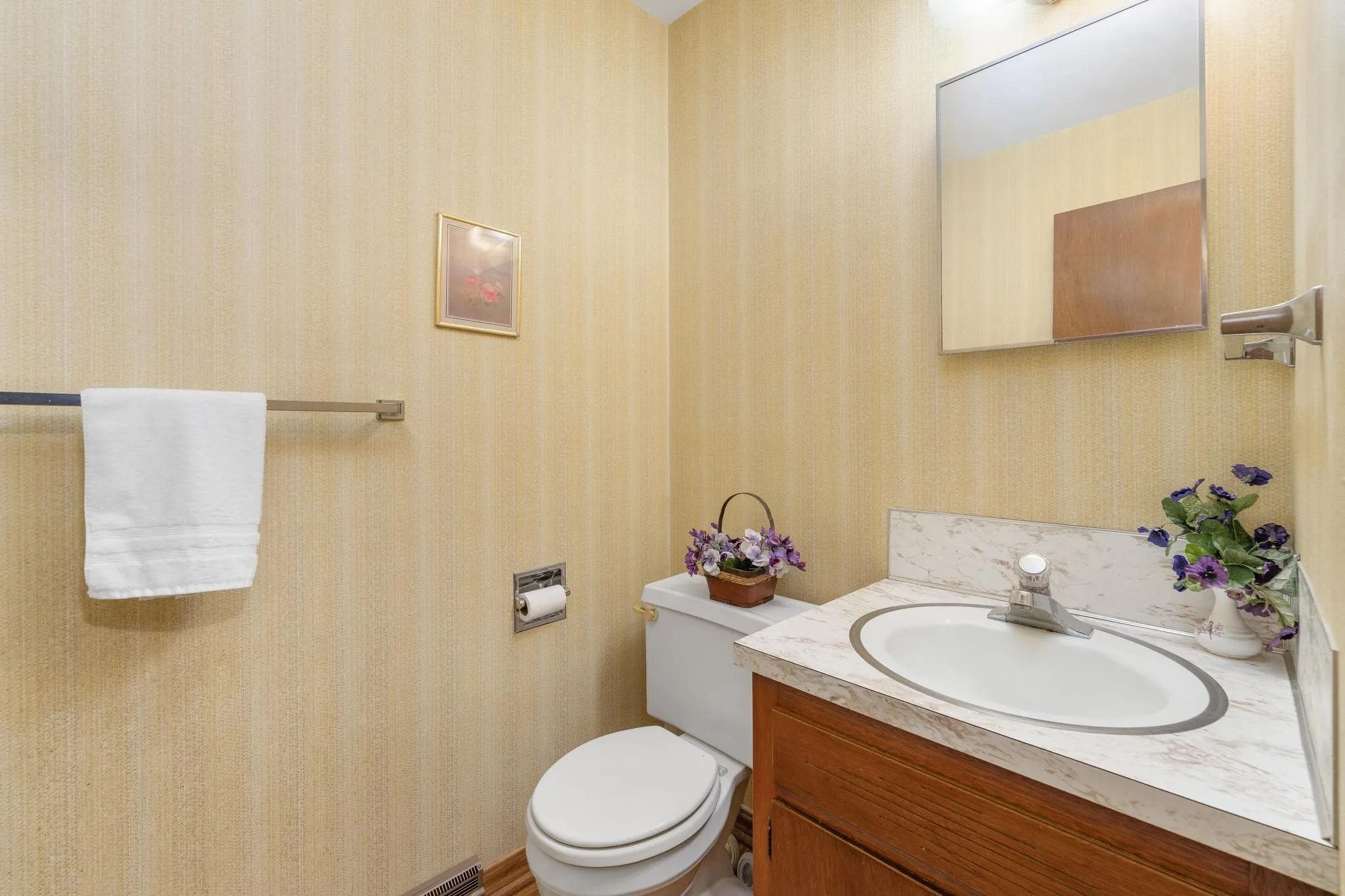 Wichita, Kansas 67203, United States, 3 Bedrooms Bedrooms, ,3 BathroomsBathrooms,Residential,Pending,107313