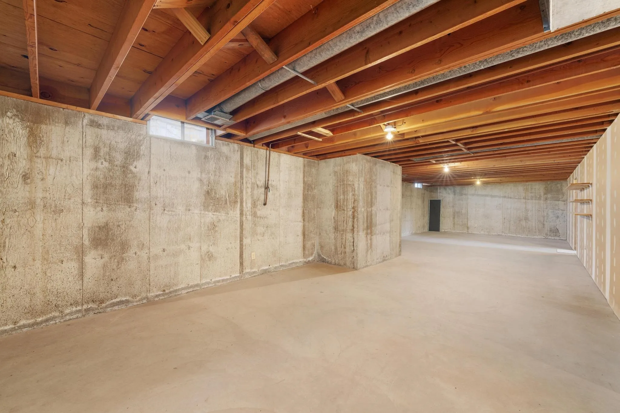 Wichita, Kansas 67203, United States, 3 Bedrooms Bedrooms, ,3 BathroomsBathrooms,Residential,Pending,107313