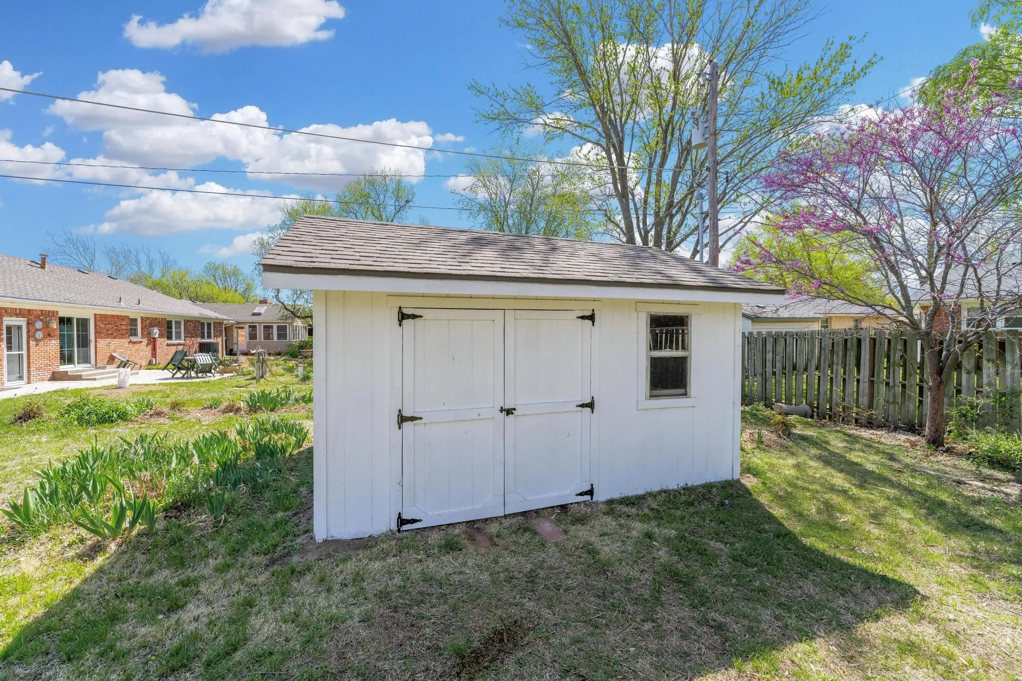 Wichita, Kansas 67203, United States, 3 Bedrooms Bedrooms, ,3 BathroomsBathrooms,Residential,Pending,107313