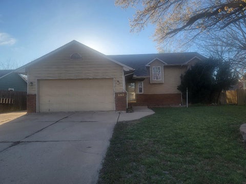 Homes For Sale - 929 Clover Ln<br/> Valley Center, KS 67147